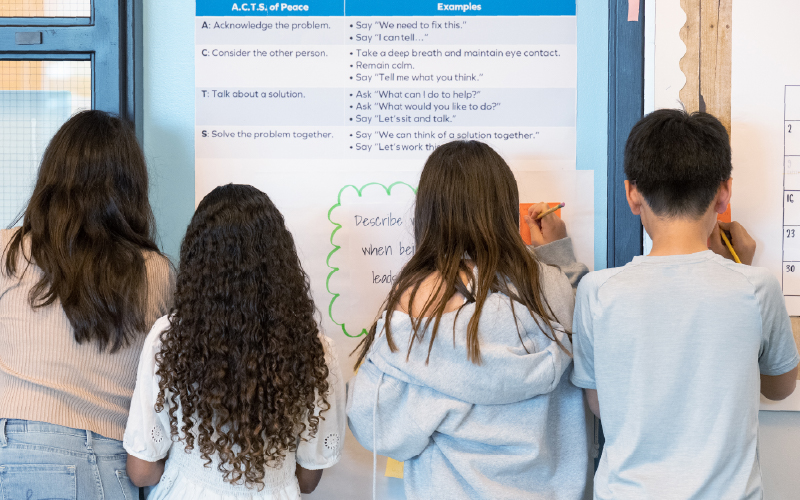 Interactive Learning Promotes Cooperation